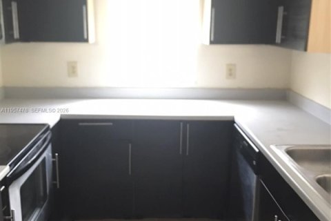 Condo in Sunrise, Florida, 1 bedroom  № 2011457 - photo 11