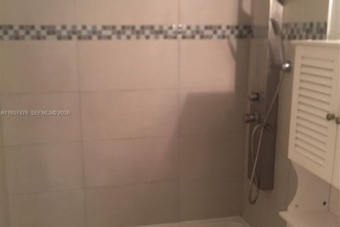 Condo in Sunrise, Florida, 1 bedroom  № 2011457 - photo 9