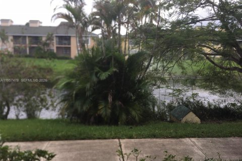 Condo in Sunrise, Florida, 1 bedroom  № 2011457 - photo 15