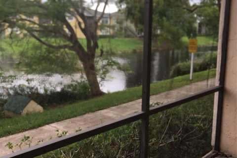 Condo in Sunrise, Florida, 1 bedroom  № 2011457 - photo 13