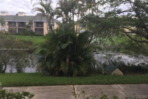 Condo in Sunrise, Florida, 1 bedroom  № 2011457 - photo 16