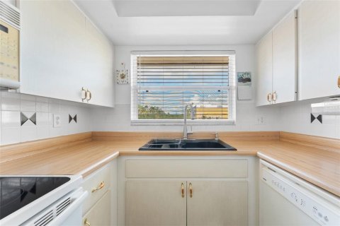 Condo in Bradenton, Florida, 2 bedrooms  № 1520157 - photo 12
