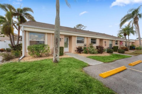 Condo in Bradenton, Florida, 2 bedrooms  № 1520157 - photo 1