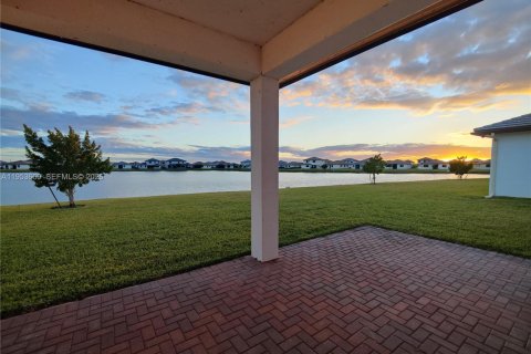 House in Naples, Florida 4 bedrooms № 2172581 - photo 4