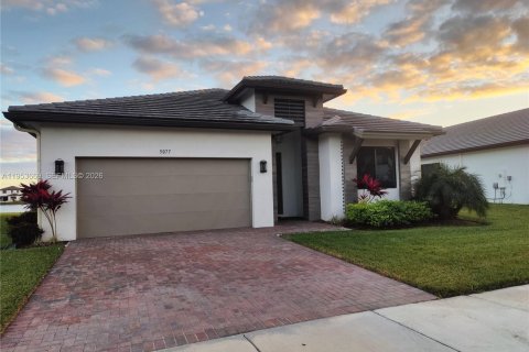 House in Naples, Florida 4 bedrooms № 2172581