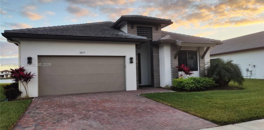 House in Naples, Florida 4 bedrooms № 2172581