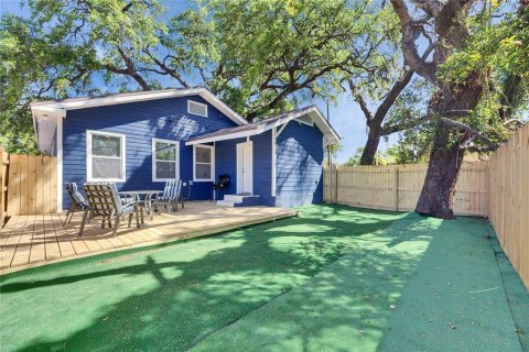 House in Tampa, Florida 4 bedrooms, 119.57 sq.m. № 2211779 - photo 17