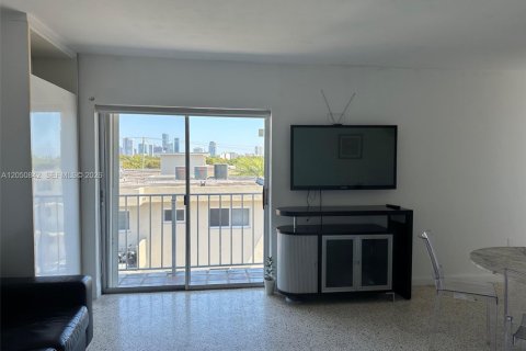 Condo in Miami, Florida, 2 bedrooms № 2192633 - photo 14