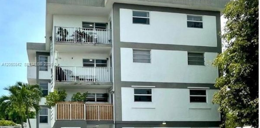 Condo in Miami, Florida, 2 bedrooms № 2192633