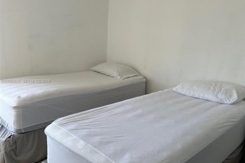 Condo in Miami, Florida, 2 bedrooms № 2192633 - photo 11