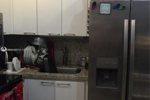 Condo in Miami, Florida, 2 bedrooms № 2192633 - photo 5