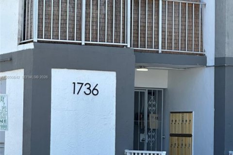 Condo in Miami, Florida, 2 bedrooms № 2192633 - photo 2