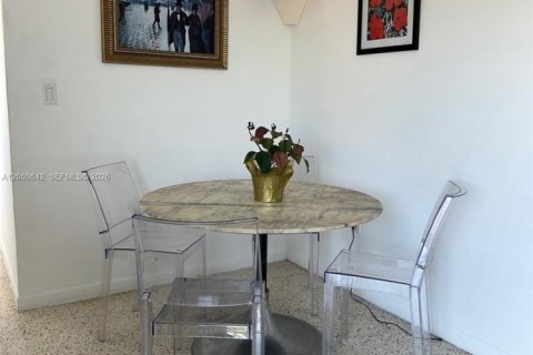 Condo in Miami, Florida, 2 bedrooms № 2192633 - photo 13