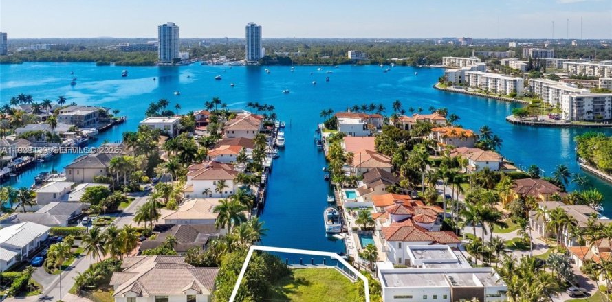 Terrain à North Miami Beach, Floride № 1996543