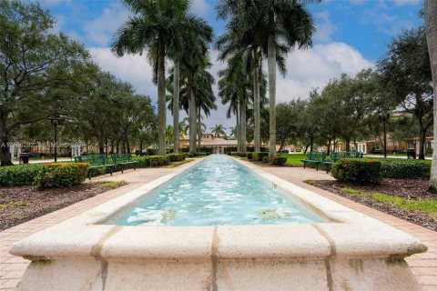 Touwnhouse à vendre à Pembroke Pines, Floride: 3 chambres, 154.22 m2 № 2416216 - photo 2