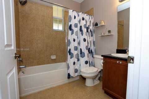 Touwnhouse à vendre à Pembroke Pines, Floride: 3 chambres, 154.22 m2 № 2416216 - photo 17