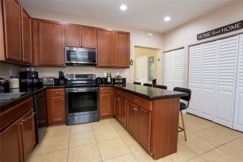 Touwnhouse à vendre à Pembroke Pines, Floride: 3 chambres, 154.22 m2 № 2416216 - photo 8