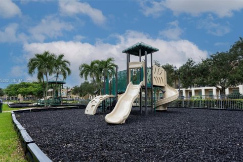 Touwnhouse à vendre à Pembroke Pines, Floride: 3 chambres, 154.22 m2 № 2416216 - photo 21