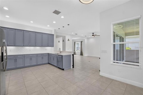 Villa ou maison à louer à Wesley Chapel, Floride: 5 chambres, 314.1 m2 № 2416714 - photo 8