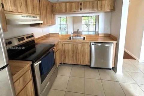 Condo in Pembroke Pines, Florida, 2 bedrooms № 1988984 - photo 4