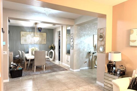 Casa en venta en Kissimmee, Florida, 4 dormitorios, 239.59 m2 № 2388312 - foto 3