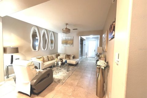 Casa en venta en Kissimmee, Florida, 4 dormitorios, 239.59 m2 № 2388312 - foto 2