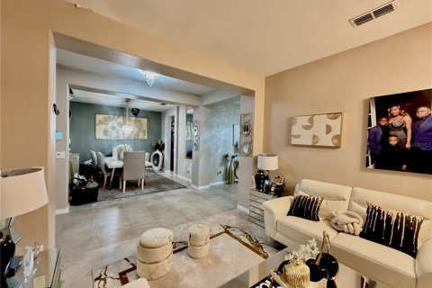 Casa en venta en Kissimmee, Florida, 4 dormitorios, 239.59 m2 № 2388312 - foto 4