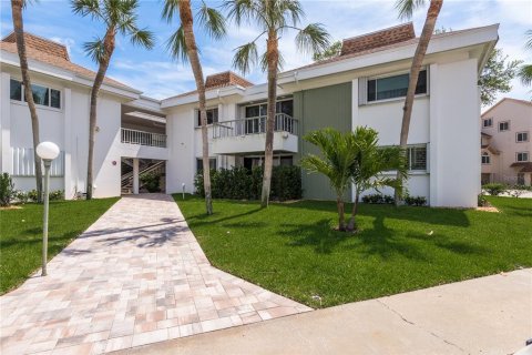 Condo in Clearwater, Florida, 2 bedrooms  № 1680280 - photo 1