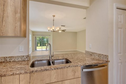 House in Venice, Florida 3 bedrooms, 162.39 sq.m. № 1651607 - photo 13