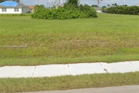 Terreno en venta en Cape Coral, Florida № 1863143 - foto 1