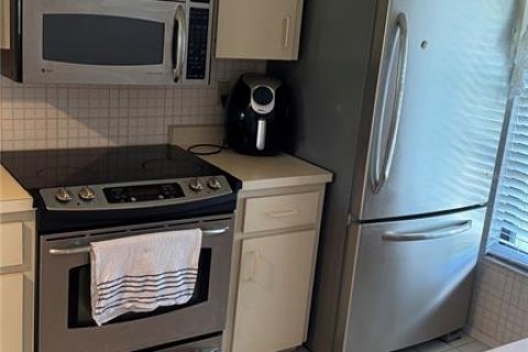 Condo in Sarasota, Florida, 2 bedrooms № 2108914 - photo 12