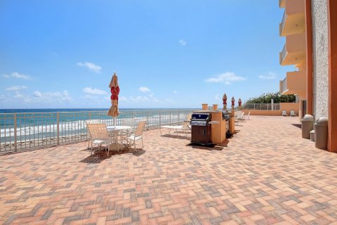 Condo in Highland Beach, Florida, 2 bedrooms  № 1168818 - photo 1