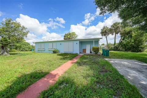 House in Port Charlotte, Florida 3 bedrooms, 107.49 sq.m. № 1879750 - photo 27