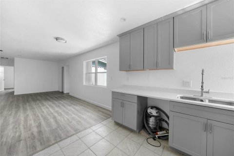 House in Port Charlotte, Florida 3 bedrooms, 107.49 sq.m. № 1879750 - photo 8