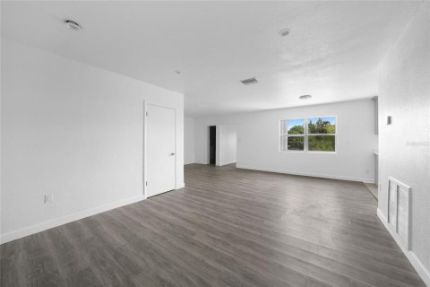 House in Port Charlotte, Florida 3 bedrooms, 107.49 sq.m. № 1879750 - photo 3