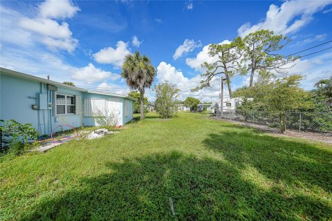 House in Port Charlotte, Florida 3 bedrooms, 107.49 sq.m. № 1879750 - photo 21
