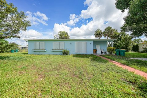 House in Port Charlotte, Florida 3 bedrooms, 107.49 sq.m. № 1879750 - photo 1