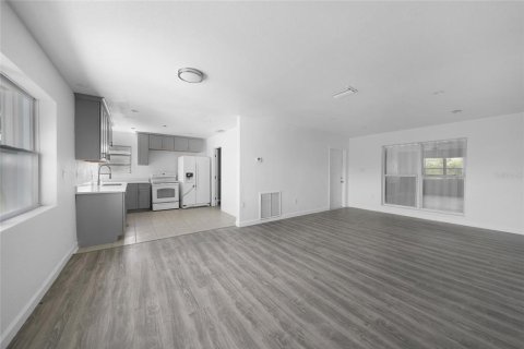 House in Port Charlotte, Florida 3 bedrooms, 107.49 sq.m. № 1879750 - photo 5