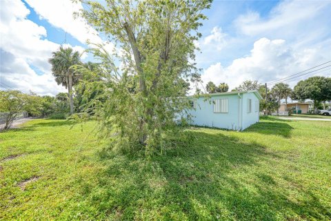 House in Port Charlotte, Florida 3 bedrooms, 107.49 sq.m. № 1879750 - photo 25