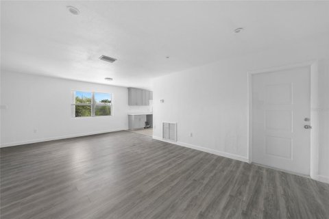 House in Port Charlotte, Florida 3 bedrooms, 107.49 sq.m. № 1879750 - photo 4