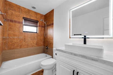 House in Coral Springs, Florida 4 bedrooms, 267.09 sq.m. № 2026476 - photo 19