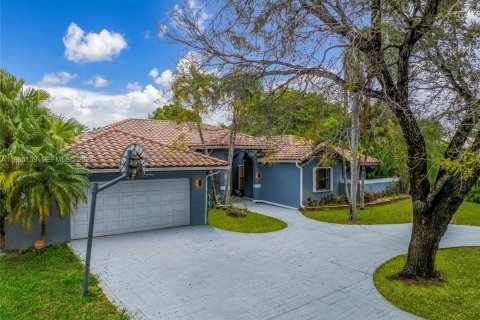 House in Coral Springs, Florida 4 bedrooms, 267.09 sq.m. № 2026476 - photo 2