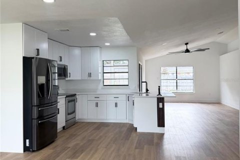 Casa en venta en Kissimmee, Florida, 4 dormitorios, 159.05 m2 № 2285556 - foto 2