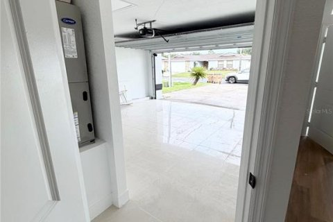 Casa en venta en Kissimmee, Florida, 4 dormitorios, 159.05 m2 № 2285556 - foto 16