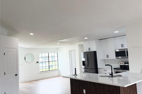 Casa en venta en Kissimmee, Florida, 4 dormitorios, 159.05 m2 № 2285556 - foto 4