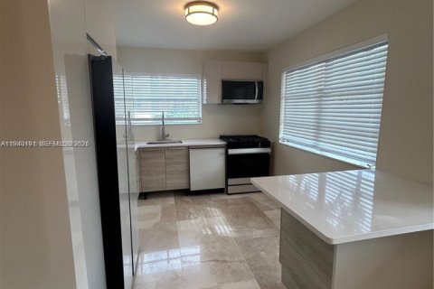 Condo in Bay Harbor Islands, Florida, 2 bedrooms  № 1997146 - photo 6