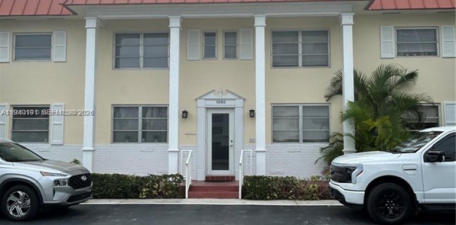 Condo in Bay Harbor Islands, Florida, 2 bedrooms  № 1997146