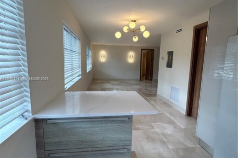 Condo in Bay Harbor Islands, Florida, 2 bedrooms  № 1997146 - photo 5