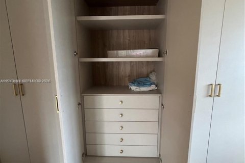 Condo in Bay Harbor Islands, Florida, 2 bedrooms  № 1997146 - photo 8