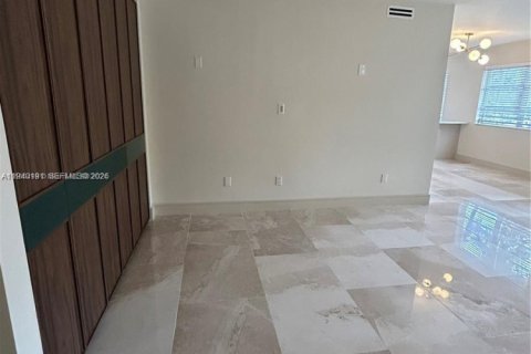 Condo in Bay Harbor Islands, Florida, 2 bedrooms  № 1997146 - photo 4